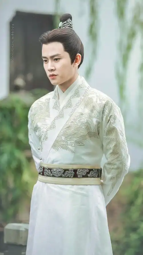 任嘉伦锦衣之下