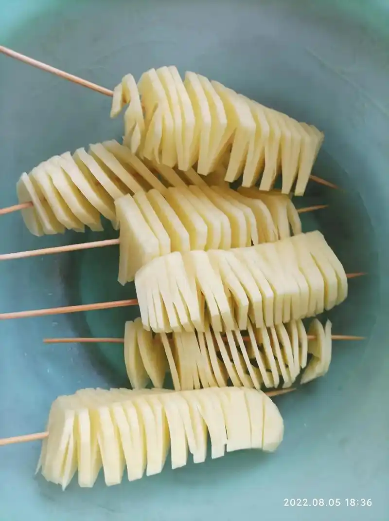 小朋友心心念念的旋风土豆只有照片能记录这份珍贵