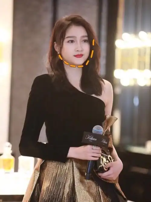 060606才23岁的关晓彤为什么脸这么快就发腮了