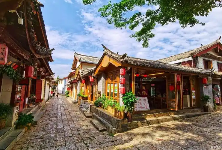 > 探岳相随-记录丽江四方街一日游