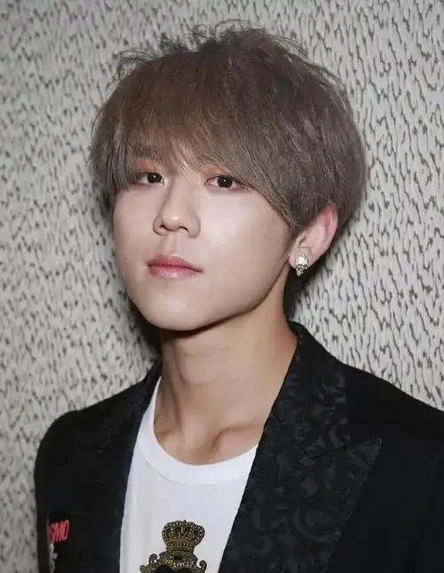 挺难置信,这是排在肖战前面的全球百大颜值,难怪港娱青黄不接