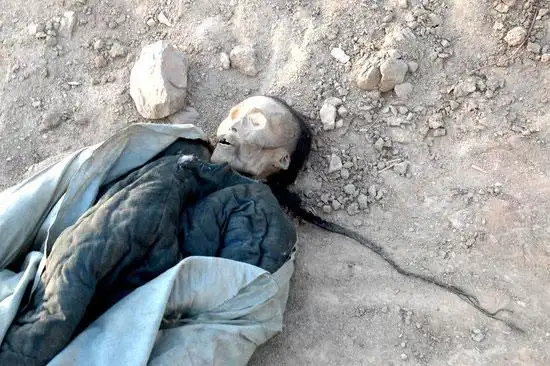 新疆火焰山下发现清朝干尸