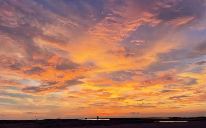 落日黄昏的天空云彩