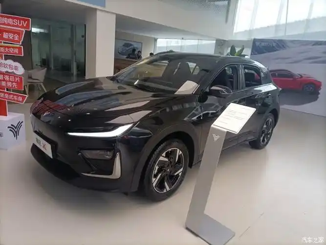 哪吒500亲民首选哪吒x500作为国内新能源汽车品牌哪吒