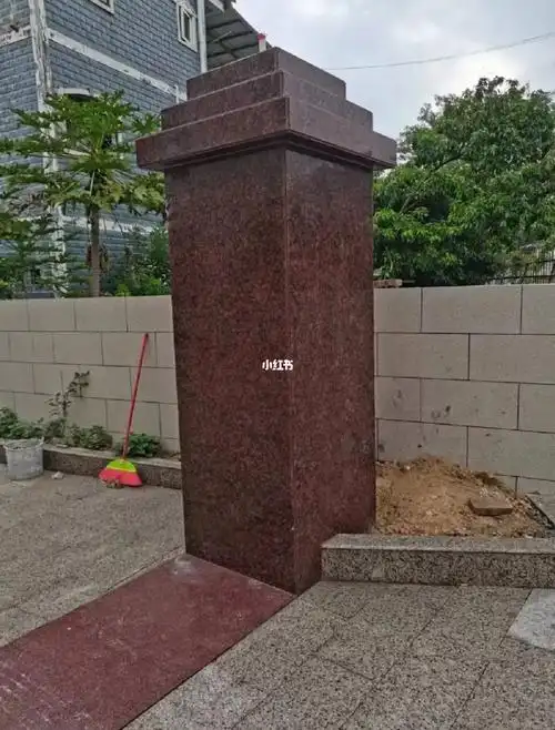 天然花岗岩红棕门柱干挂