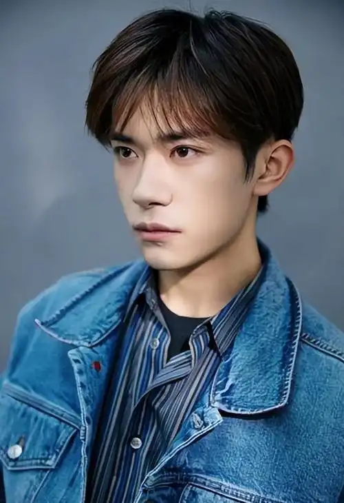 在娱乐圈的历史长河中,不乏学历造假等风波,而易烊千玺加入国家话剧院