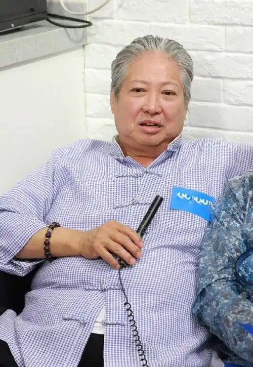 洪金宝和儿孙一起玩搞怪特效,69岁的他状态比去年好很多_形象_儿子