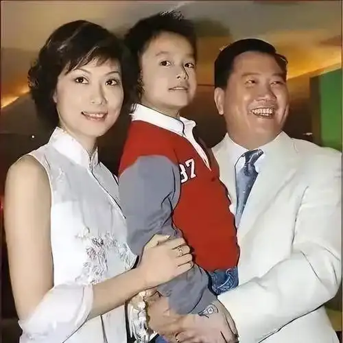 离婚28年后做河南女婿的万梓良46岁当爹恬妞仍孑然一身