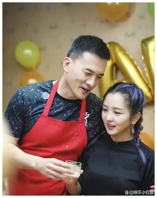 十多年后看着何洁释小龙,一个身价过亿,一个证实郭德纲没说错