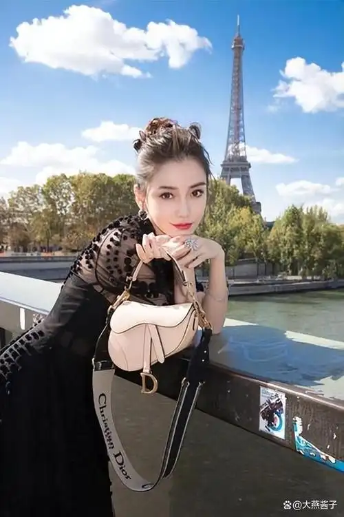 angelababy,原名杨颖,是一位中德混血的演员和模特.