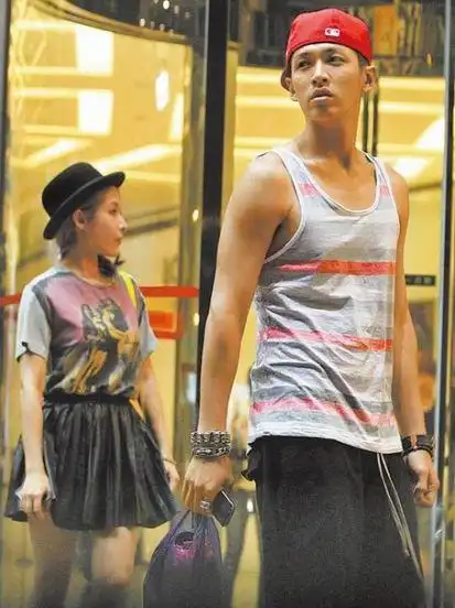 萧亚轩与柯震东正式分手? "亚东"冷战风波至今