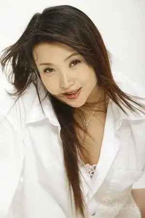 人艺的青年演员白荟在新版《雷雨》中,全新演