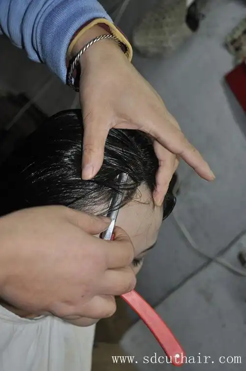 用剃刀一次刮光姑娘的头发-深度014#(8) 光头_中国长发