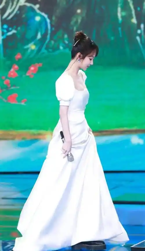 杨紫为显高这么拼?