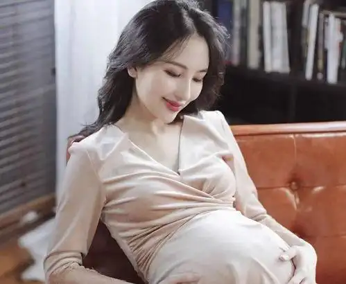 最近听说38岁的秋瓷炫怀孕了?