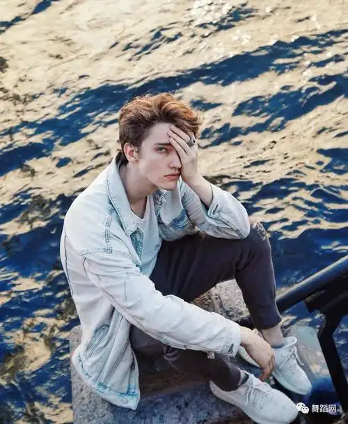 俄罗斯圣彼得堡米哈伊罗夫斯基剧院芭蕾舞团一级独舞:julian_mackay