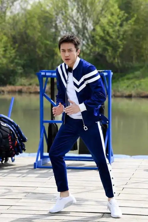 怀念以前的《奔跑吧》,邓超作为跑男队长,为什么人气最高?