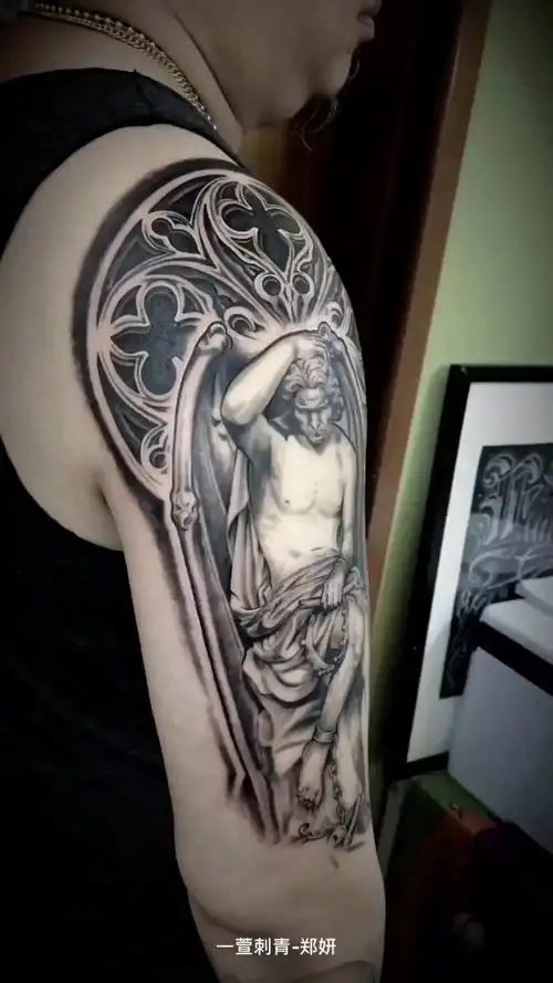 大臂外侧的路西法