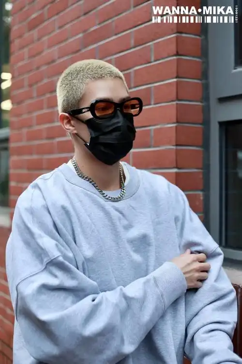 米卡 into1门面主唱