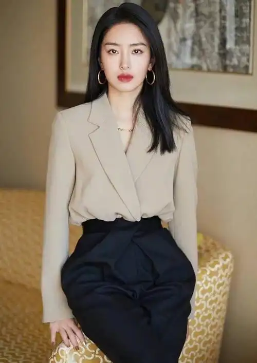 看了杨采钰的法式穿搭,我发现做到这"3要3不要",显高显气质