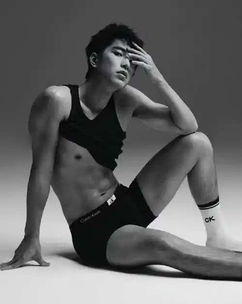 历届ck男模不仅靠颜值,还靠身材……_张艺兴_内衣_偶像