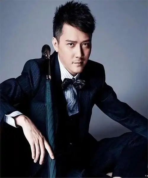 当62岁的费翔与44岁的冯绍峰同台才知道真帅和装帅差距有多大