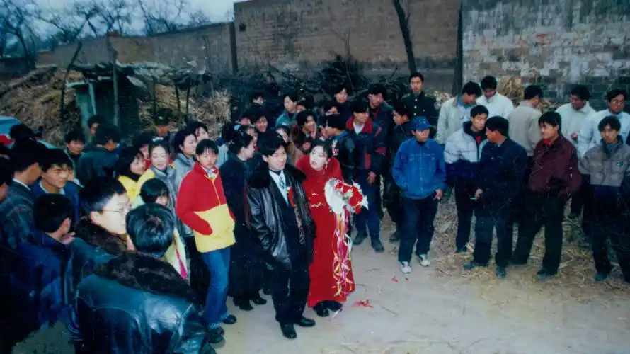 实拍:九十年代到如今的结婚场景变化,最后一张新娘看到会落泪_农村