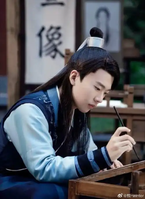 起猛了郭麒麟穿制服了##郭麒麟新片制服造型