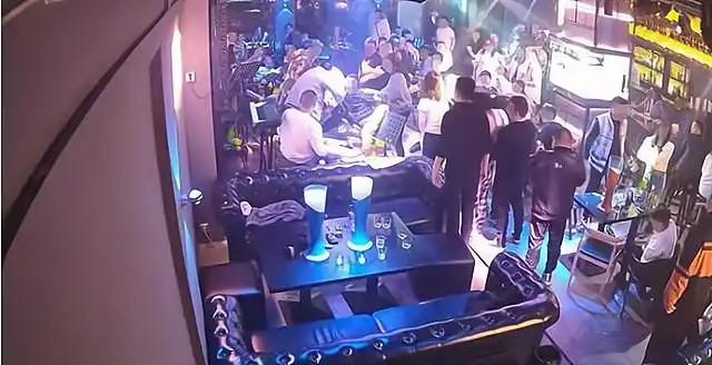 江苏盐城,酒吧内争风吃醋打群架,多人被抓!