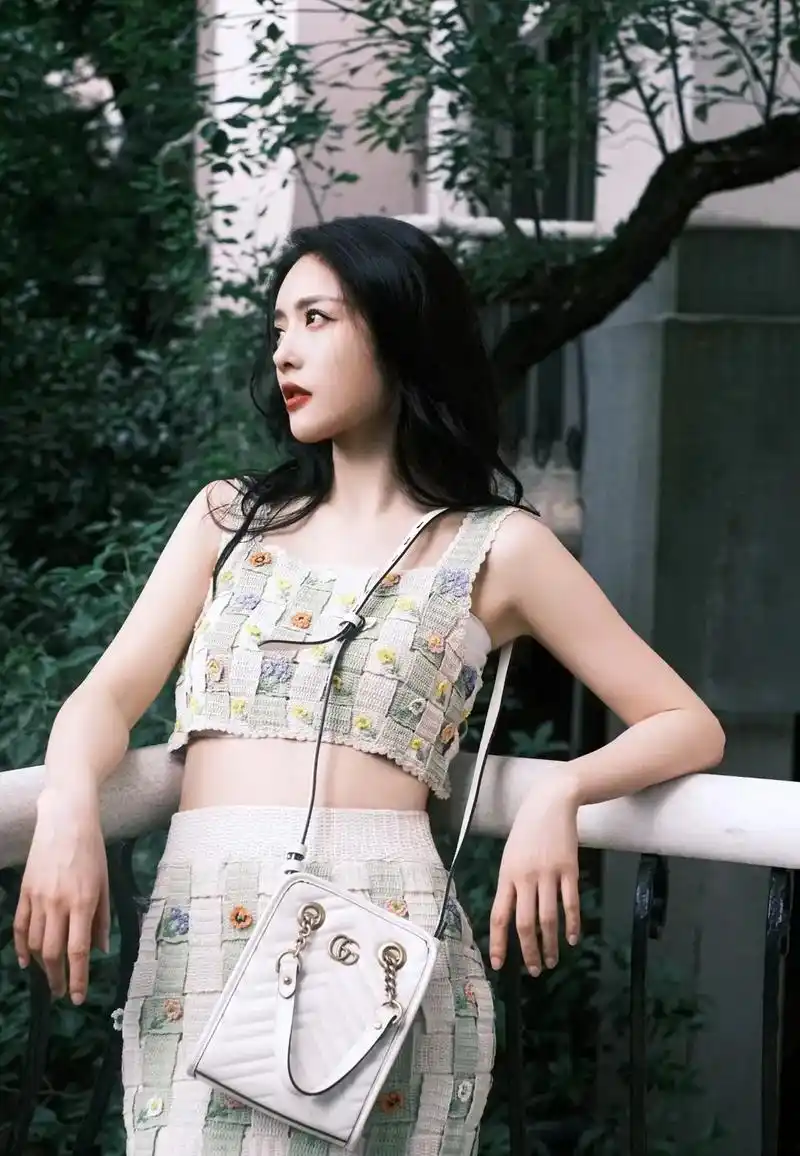 蔡文静迷人身材 - 抖音