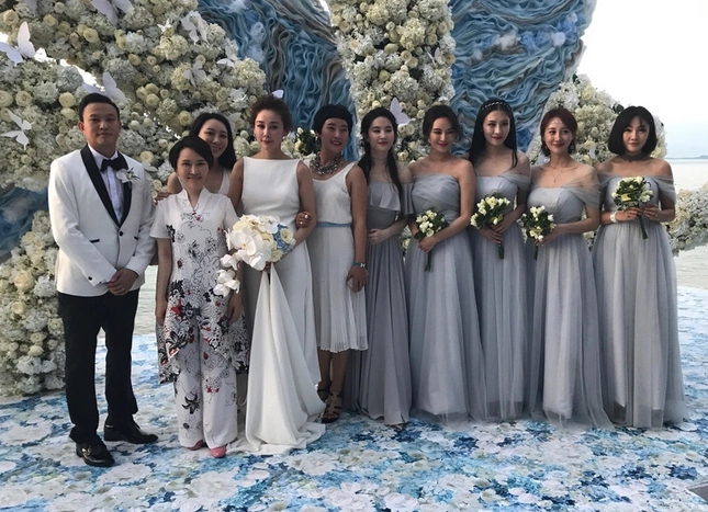 演员周扬苏梅岛举行婚礼 刘亦菲担任伴娘很抢眼