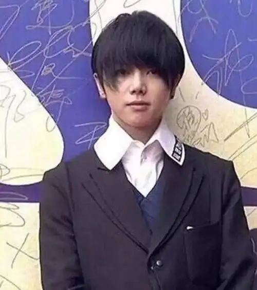 华晨宇出道5年变化有多大?邻家大男孩已经蜕变成时尚达人!