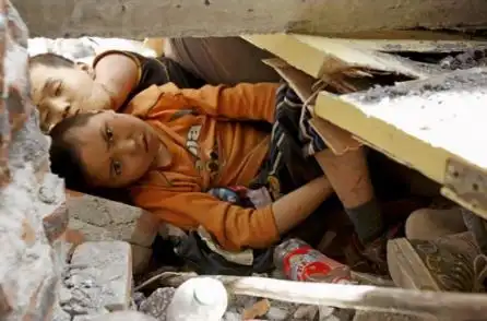 汶川地震发生时,有个老师丢下学生独自逃离,他如今怎么样了