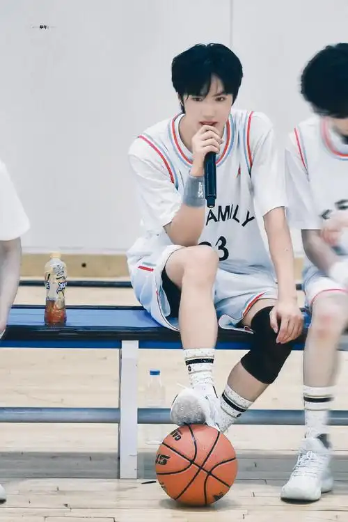 刘耀文预测自己能成为mvp##刘耀文理肤泉品牌青春代言人##刘耀文全场