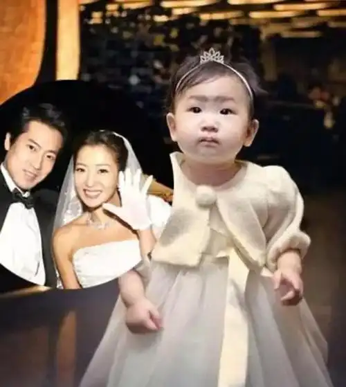 可以检阅一下到底谁的外貌基因强大了    饱受争议的金喜善女儿长这样