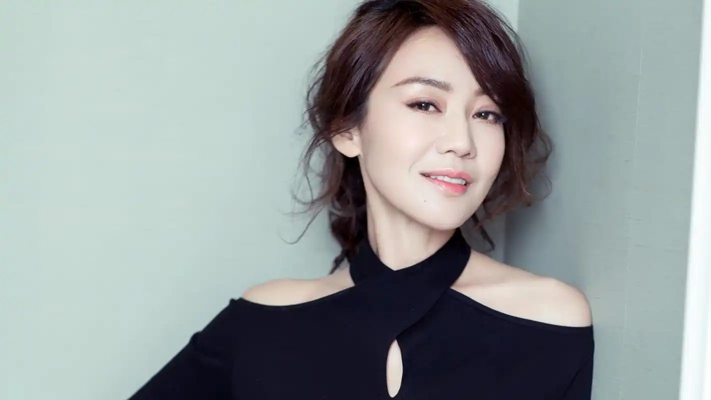 知性美女闫妮时尚性感写真