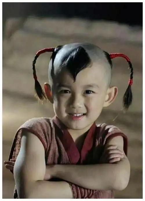 童星之路演艺风采吴磊与胡先煦成长路上的差距悬殊