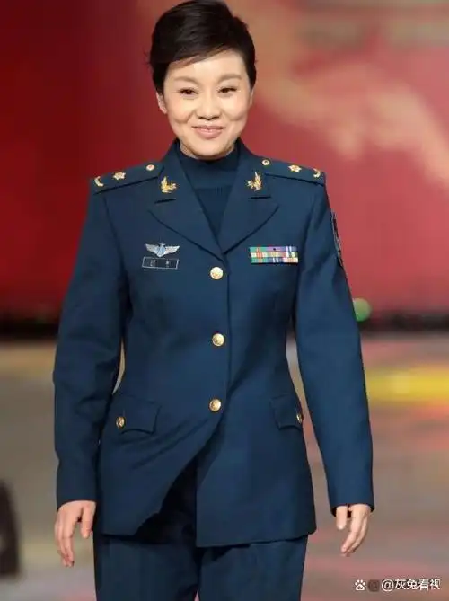 徐璐:中尉副连级估计没人会想到,年纪轻轻的女演员徐璐,竟然也享有