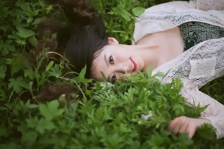 清纯萌动女子素颜生活照图片 顶级艺术清纯美女图片