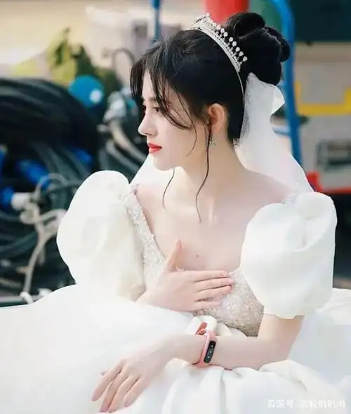 鞠婧祎美出新高度,一袭白色婚纱似仙女,网友:想回炉重造了!