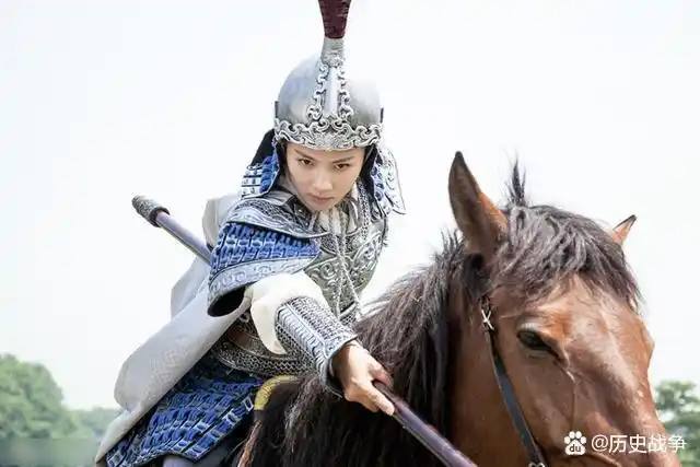 她是王的女人,却经常驰骋沙场,善使一重型武器一般人还不敢用