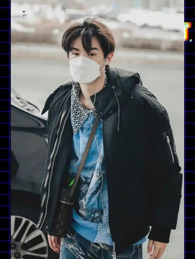 黄明昊 机场潮流穿搭 justin黄明昊近日一则机场私服穿搭分享.