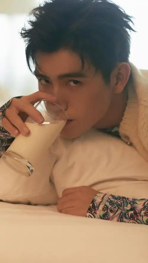 演员陈飞宇,待播剧《皓衣行》期待开播,来看帅照