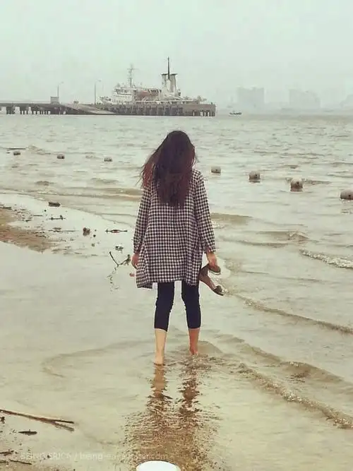 背影,是你看着我留下的印记.可终究只是一个人的照片.