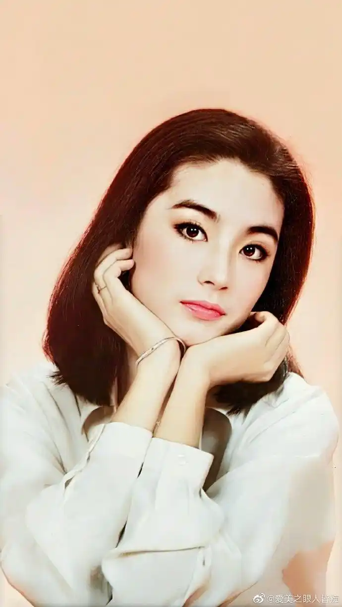 学着过年# #鼠年新愿# 之前刷的1975年的电影《水云》,20岁的青霞好