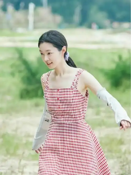 宋轶早期素颜照流出来啦皮肤状态好好白皙动人红白麻子连衣裙衬的人好
