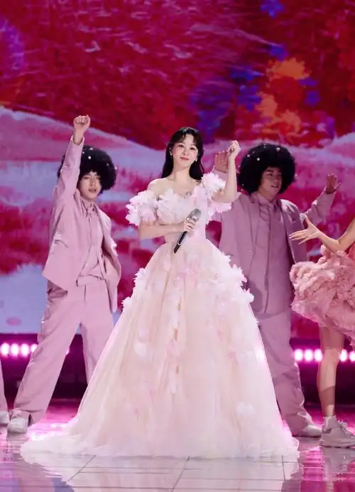 杨紫湖南卫视跨年晚会##杨紫 人美歌甜