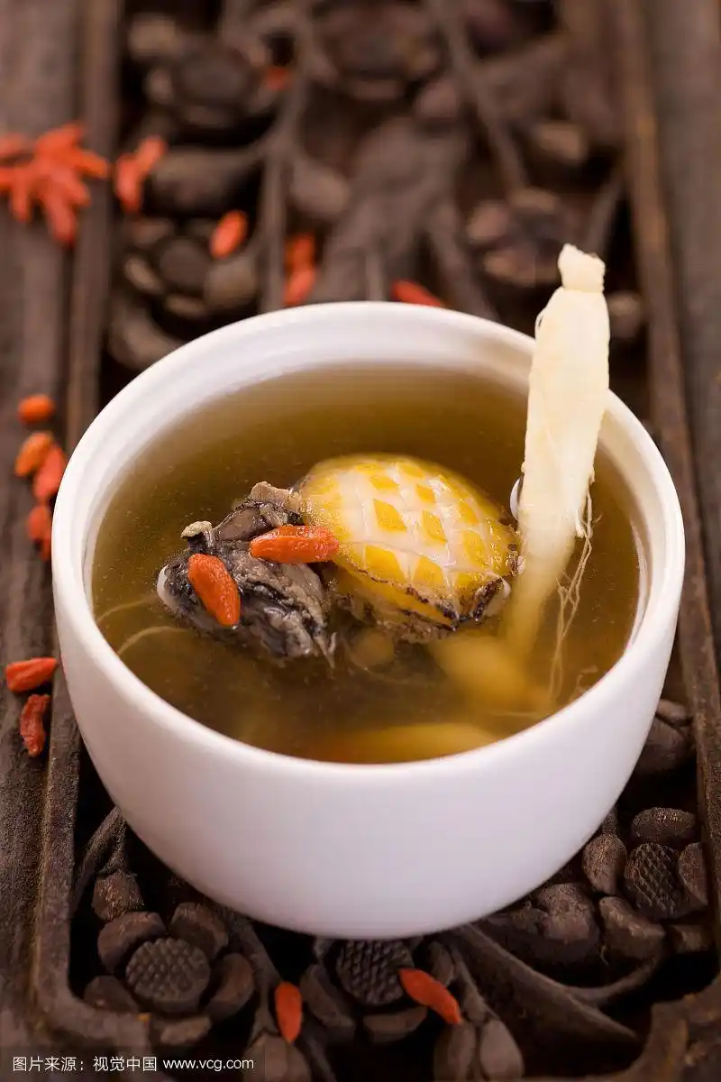 鲍鱼乌鸡人参汤