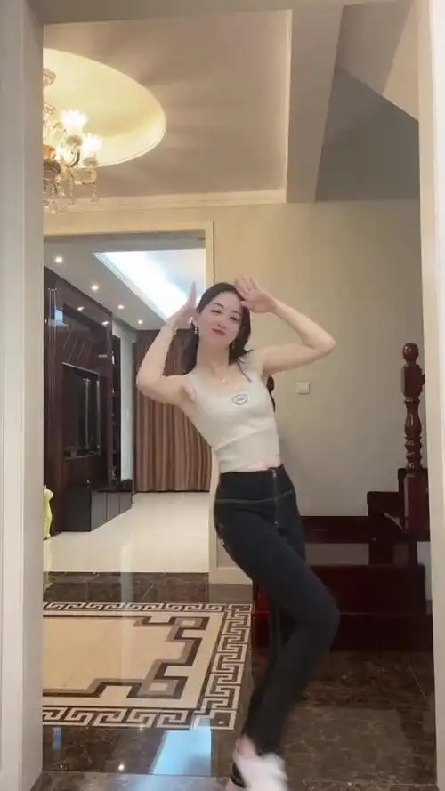 女人三十如狼,四十如虎,哈哈,这如狼似虎的年龄好可怕.