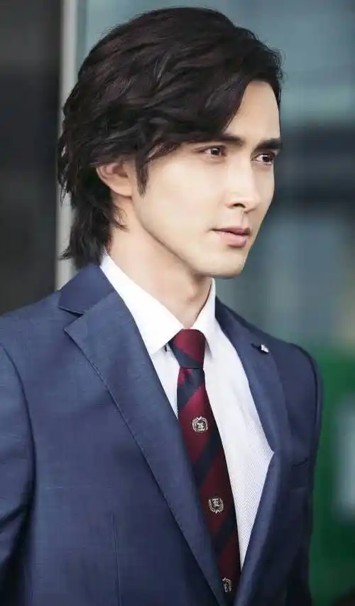 继《枕上书》后,高伟光新戏再演"神仙角色",又收一枚花痴女主_帝君_真